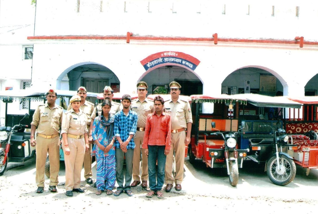 police arrested e riksha thief gang