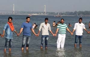 For clarity of the river created human chain