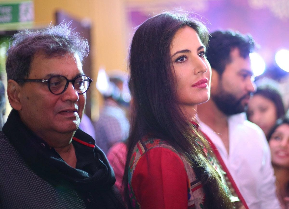 bollywood stars in baba siddiqui iftaar party