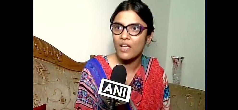 maheish giri on hunger strike outside kejriwal house
