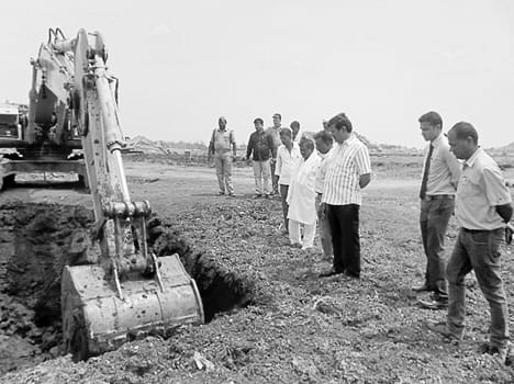 DM reprimand imposed on idling in the pond excavation