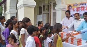 Congressmen Rahul Gandhi 's birthday celebrated