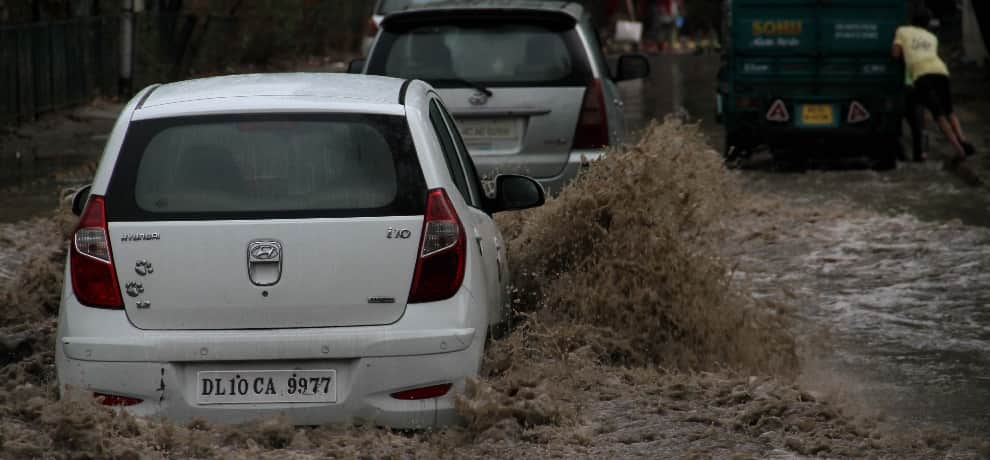 Was charged with the first rains of the city, roads were suffering from water