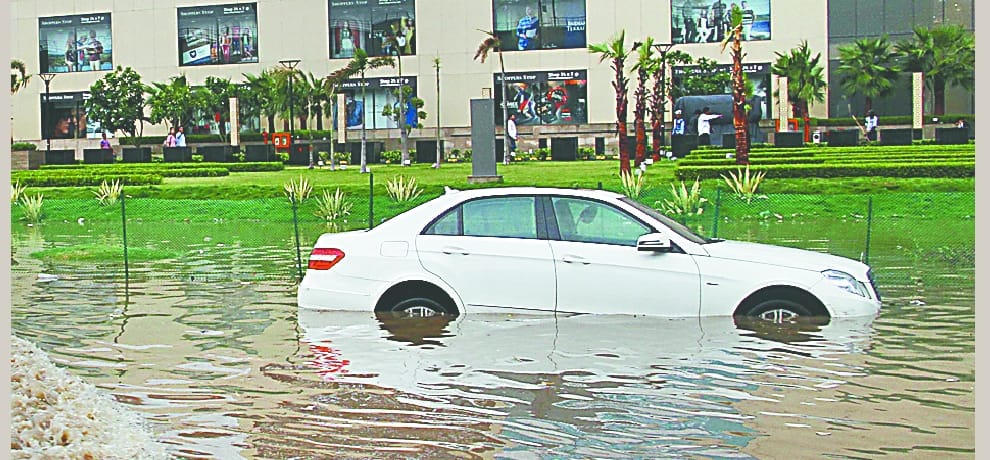 Was charged with the first rains of the city, roads were suffering from water