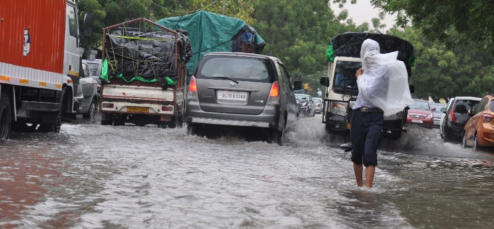Was charged with the first rains of the city, roads were suffering from water