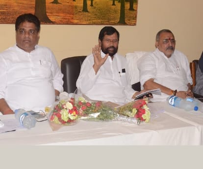  Ramvilas paswan says dont vote for SP and BSP.