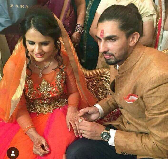 Ishant Sharma clean bowled on the beauty of the statue