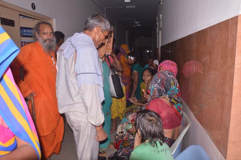 A bus of pilgrims upturned, one died