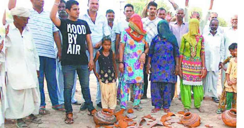 aggitation for water, matka fod pradarshan, water problem, aggitation in sirsa