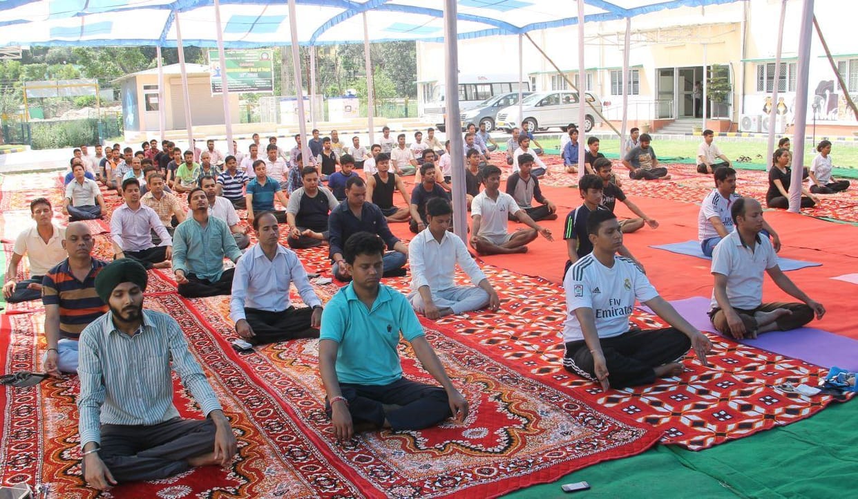 yoga teachers rehersal 