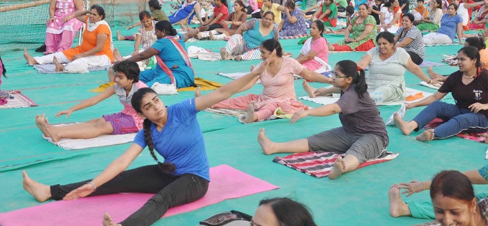 minor yogi with Baba ramdev, 50 thousand people do yoga