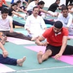 स्टार गेंदबाज हरभजन सिंह ने बीसीसीआई अध्यक्ष अनुराग ठाकुर के साथ योगासन किए। इसके बाद अनुराग ने टीम इंडिया के लिए बड़ी घोषणा भी कर दी। 