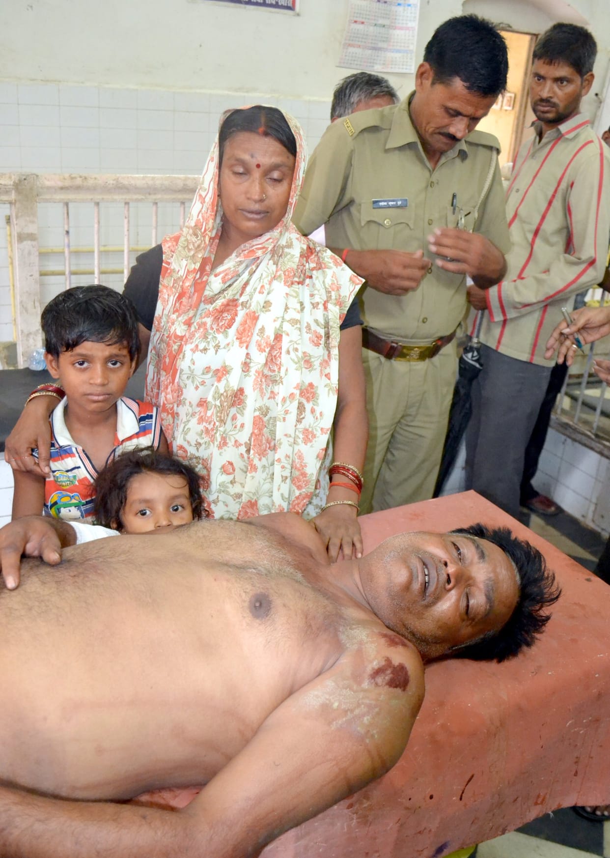 Entered the house of the village Be beaten half dead