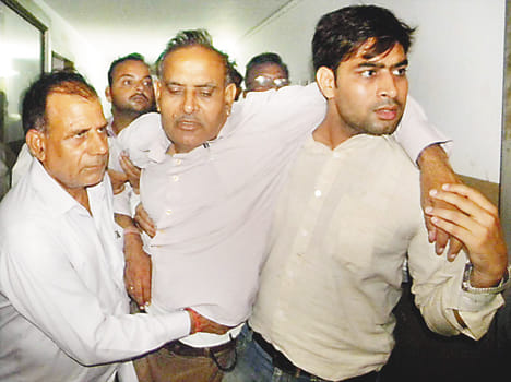 SP leader threatens employee unconscious