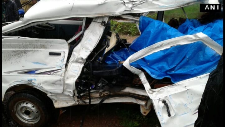 karnataka: 8 student killed in bus van accident