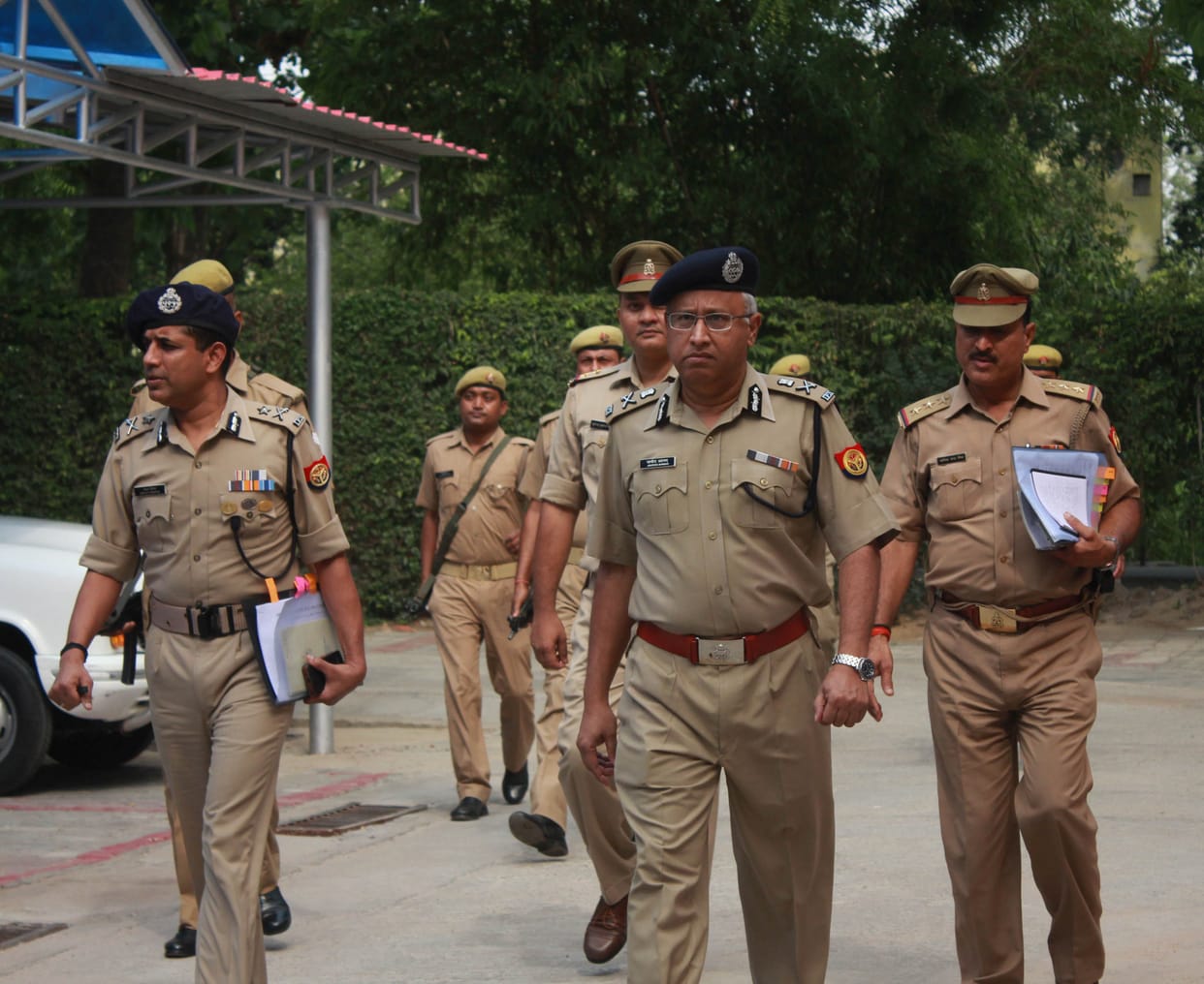 lucknow police should do foot patrolling says dgp javeed ahmad