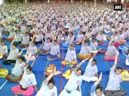 Rajkot sets Guinness world record, 1632 expectant mothers perform yoga