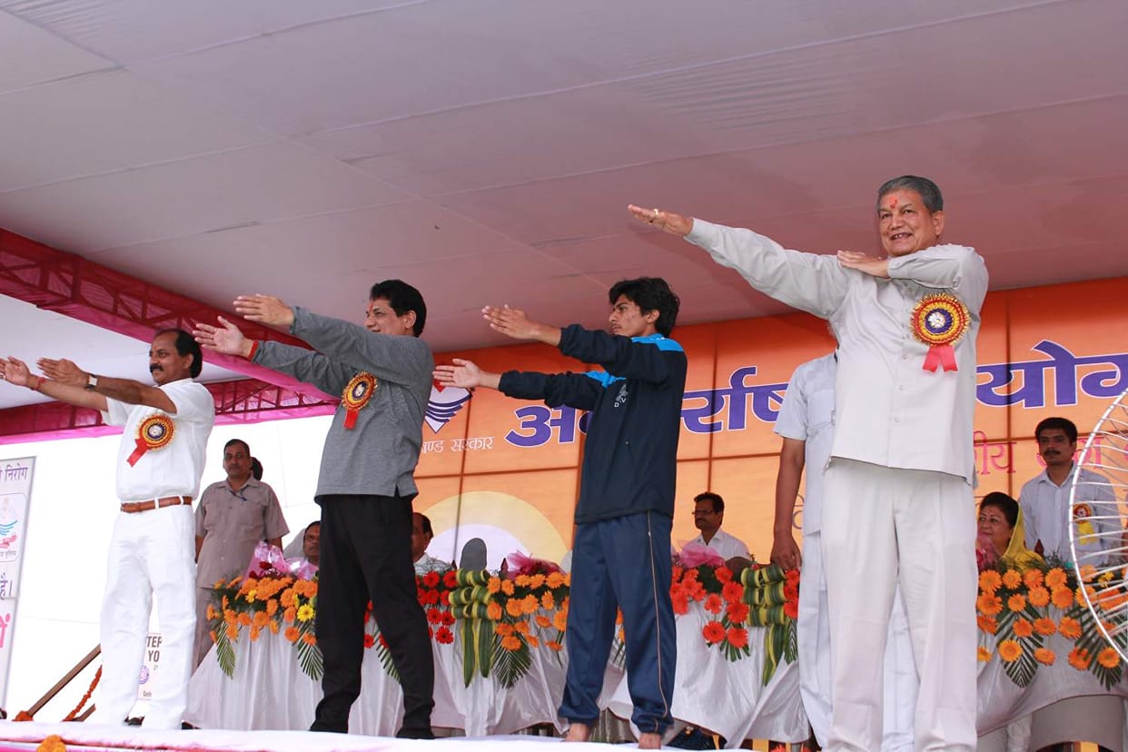 CM harish rawat do yoga on international yoga day