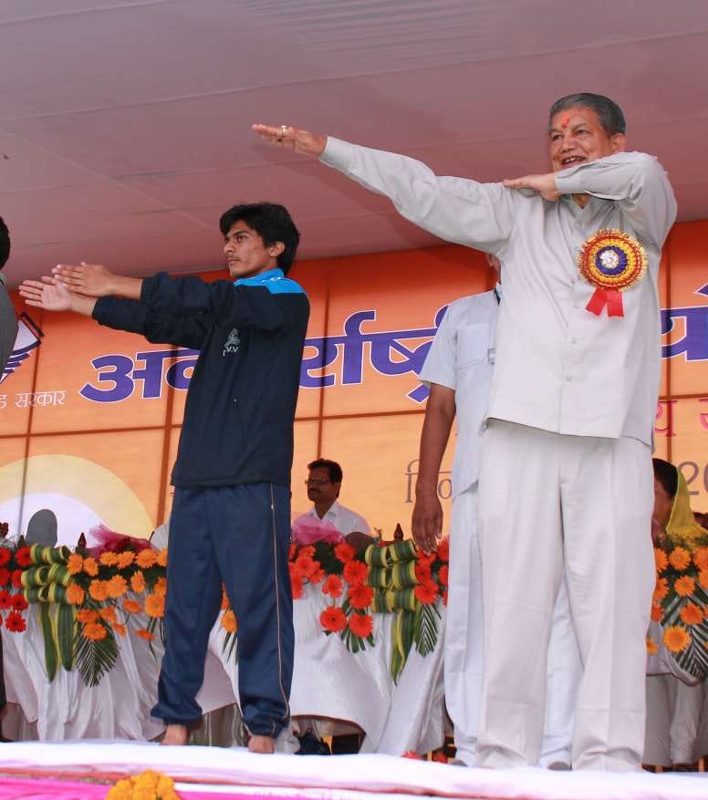 CM harish rawat do yoga on international yoga day