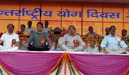 CM Harish Rawat participted in yoga camp in dehradun