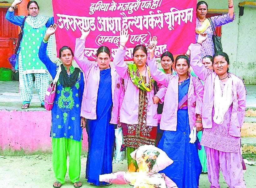 Workers hope the CM's effigy burnt