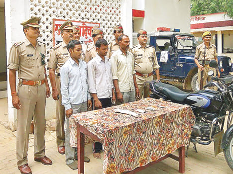 Three robbers arrested near bridge