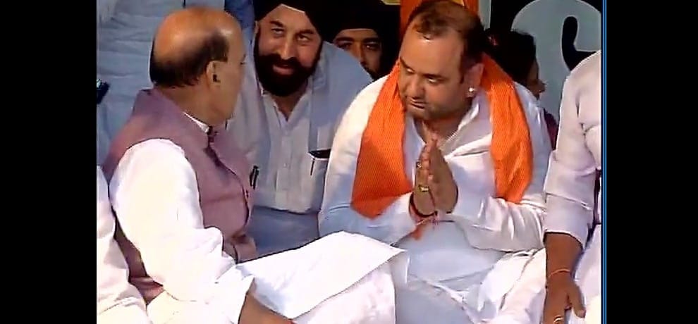 Rajnath Singh, Mahesh Giri end fast, Kejriwal ultimatum
