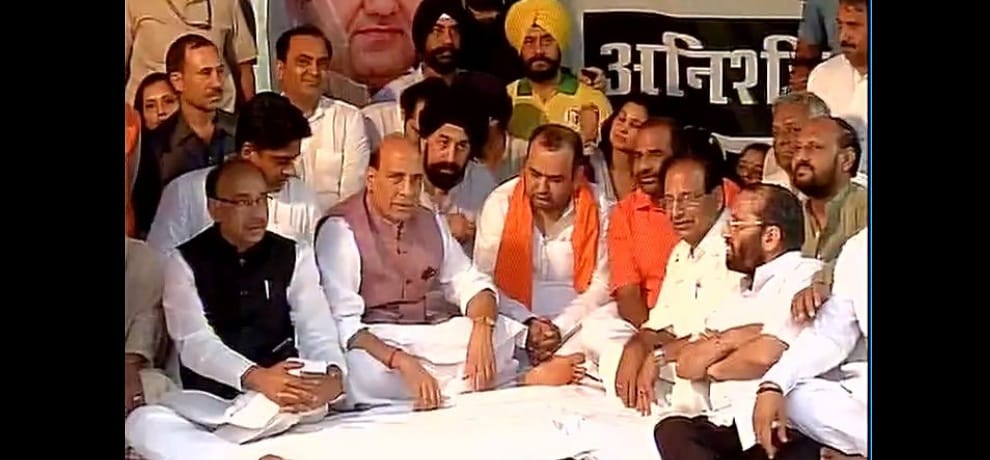 Rajnath Singh, Mahesh Giri end fast, Kejriwal ultimatum