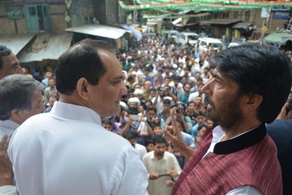 Azharuddin bats for Congress candidate in Anantnag