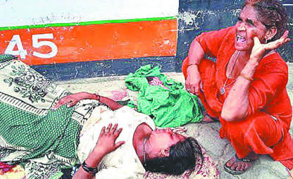 The woman gave birth on the roadside
