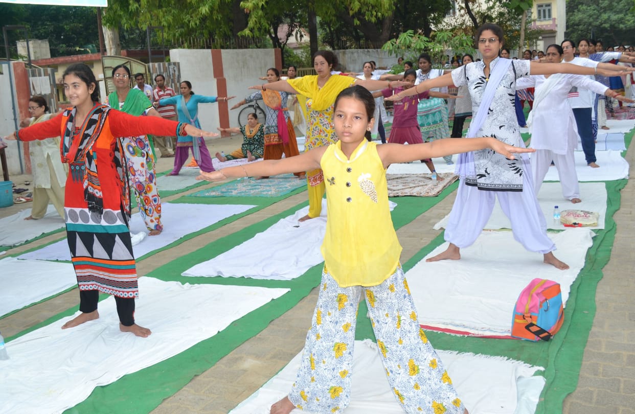Plenty Sjin yoga classes on the International Day