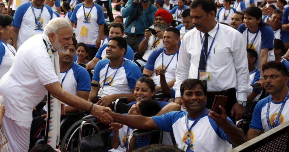 craze of selfie with modi, international yoga day, modi chandigarh visit, narendra modi