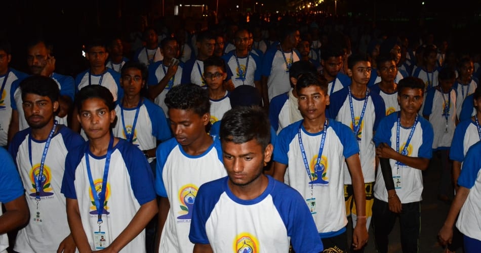 craze of selfie with modi, international yoga day, modi chandigarh visit, narendra modi