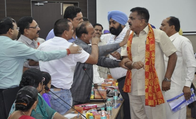 politician fight at rudrapur collectrate
