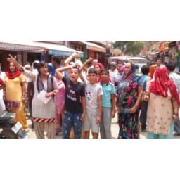 bhiwani news, water crisis, bhiwani water crisis, ladies, on road, protest