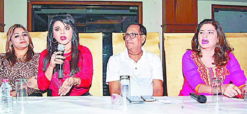 Yoga, if I look hot then: Rakhi Sawant