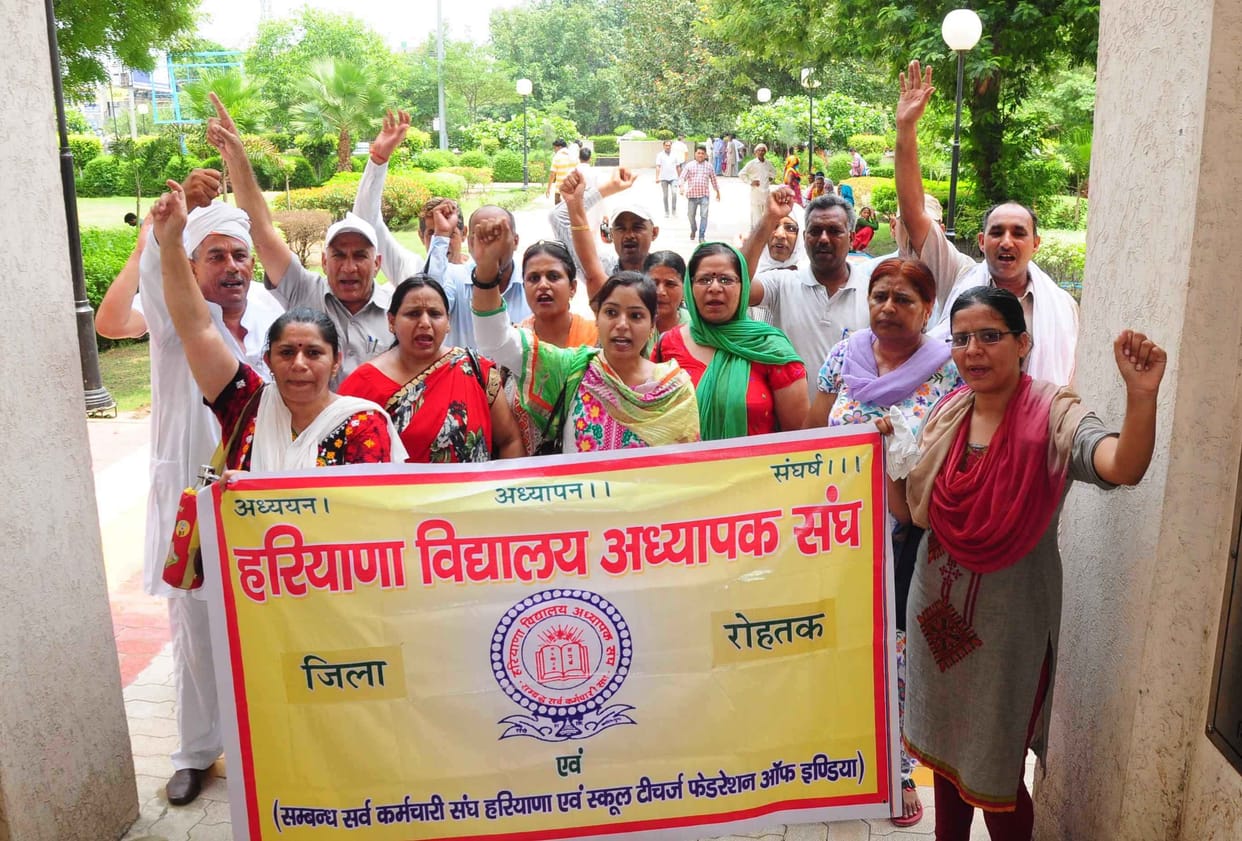 rohtak, teacher, jbt, counseling, station, road, teachers protest, haryana, new transfer policy