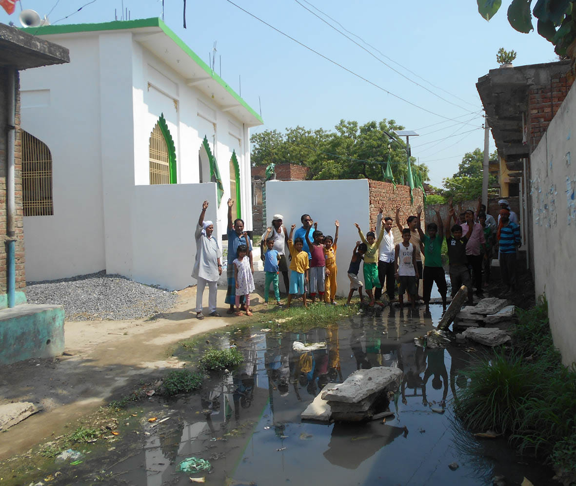 The challenge is to reach the mosque