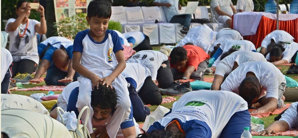Yoga Day special pictures that you will not stop your laugh