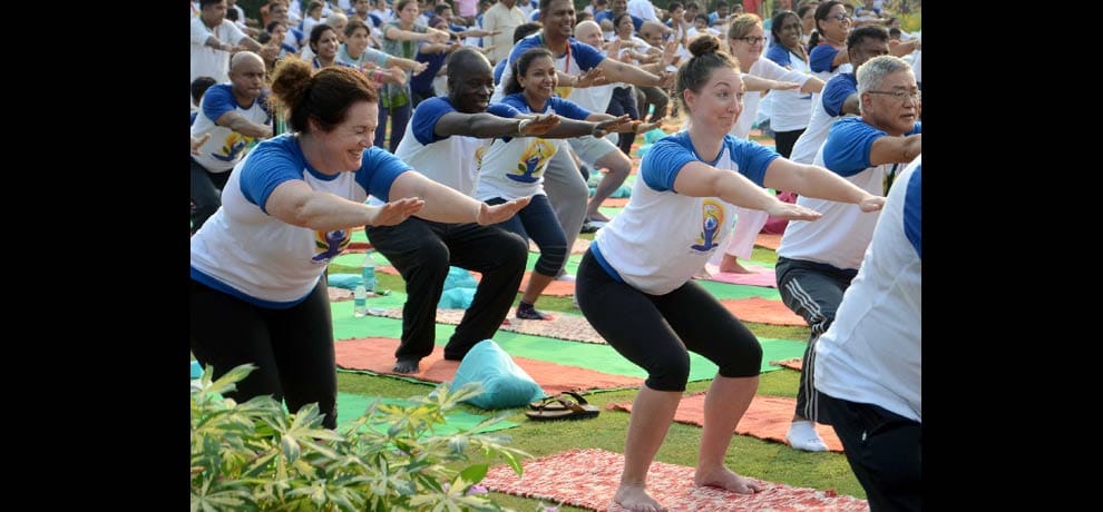 Yoga Day special pictures that you will not stop your laugh