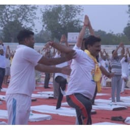 Yoga Day, Yoga day in Hisar, Minister KK Bedi, 2500 People lead in programme, Hisar