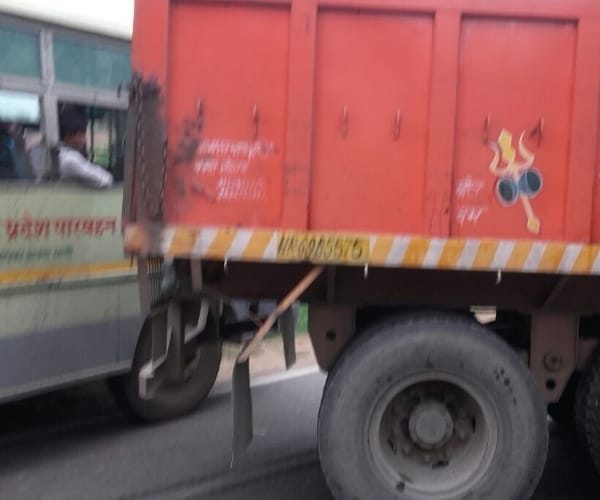 Five died in an accident in Kakori.