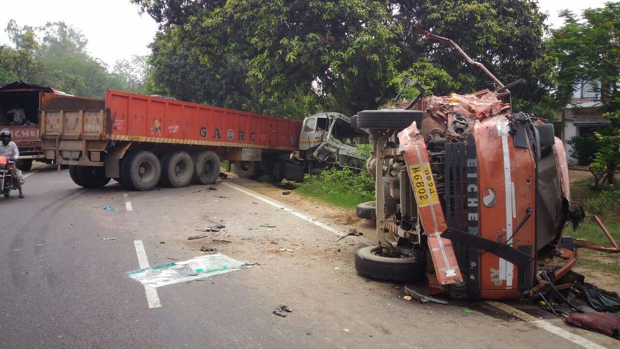 Three injured in road accident in sitapur