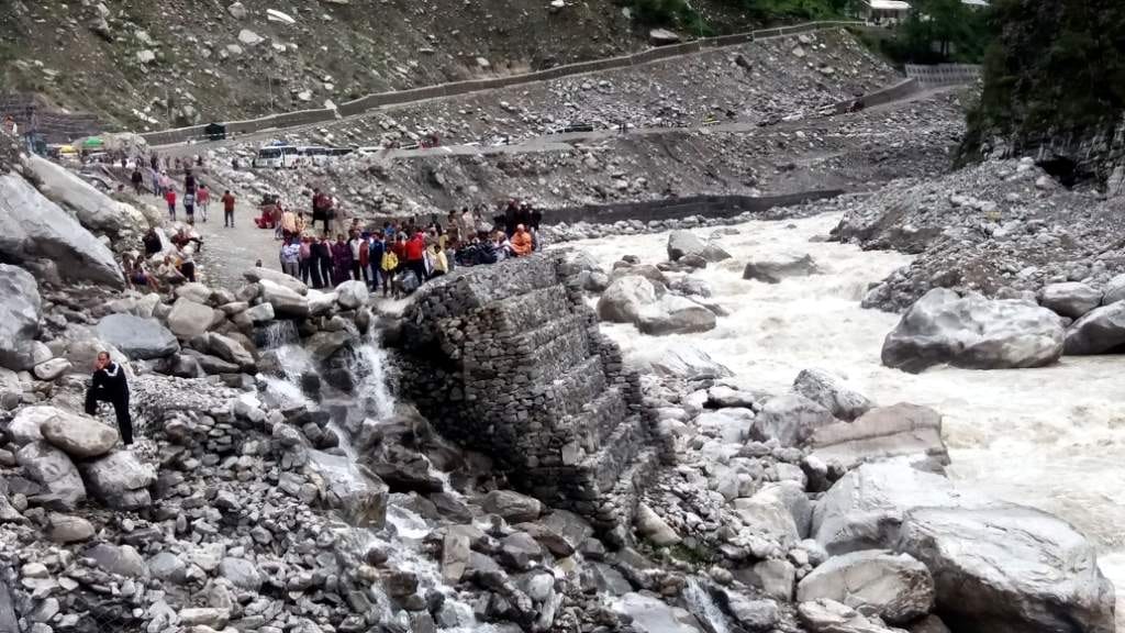 badrinath highway washed away due to heavy rain 