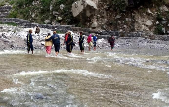 badrinath highway washed away due to heavy rain 