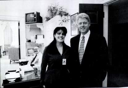 ex-Secret officer tells how Bill Clinton and Monica Lewinsky were caught having sex in Oval Office 