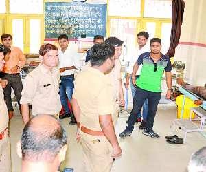 Beat prisoners in the lockup, two injured