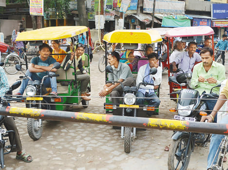 Drive recklessly e-rickshaws, shall act
