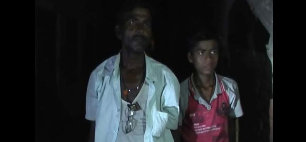 a family of daily wager of delhi helping muslim neighbors in keeping roza