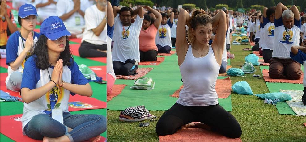 अंतरराष्ट्रीय योग दिवस की वो खास तस्वीरें जो आप जरुर देखना चाहेंगे ...